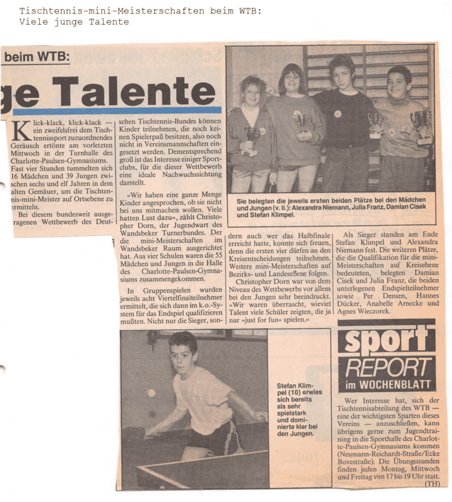 Zeitungsartikel über Tischtennis-Mini-Meisterschaften mit jungen Teilnehmern, Pokalen und Spielergebnissen.
