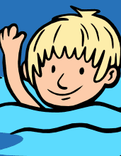 Junge mit blonden Haaren winkt aus blauen Wellen, lächelt fröhlich und ist in Wasser eingetaucht.